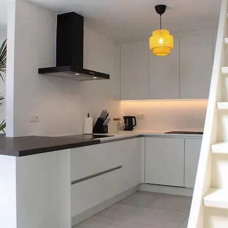Boho Loft - Large 2 Bedroom Furnished Near Station 메헬렌