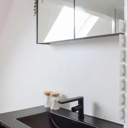 아파트 Boho Loft - Large 2 Bedroom Furnished Near Station *