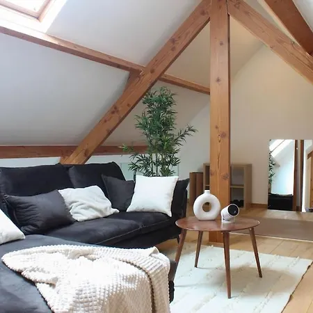 아파트 Boho Loft - Large 2 Bedroom Furnished Near Station